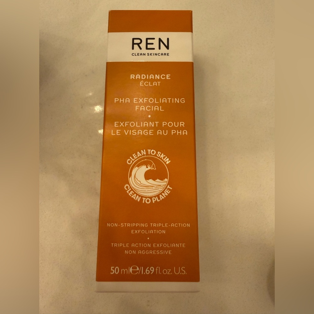 REN Clean Skincare Radiance PHA‎ Exfoliating Facial
